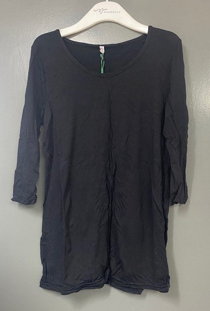 3/4 sleeve top with self binding