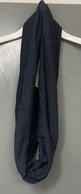 Shatter soy loop scarf