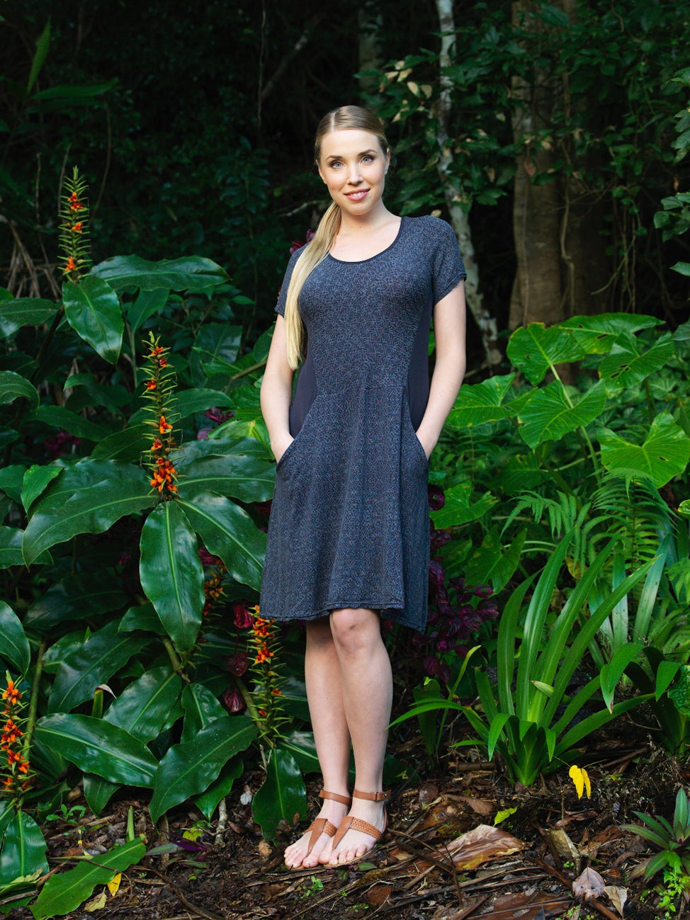 Soy dress with contrast and pockets